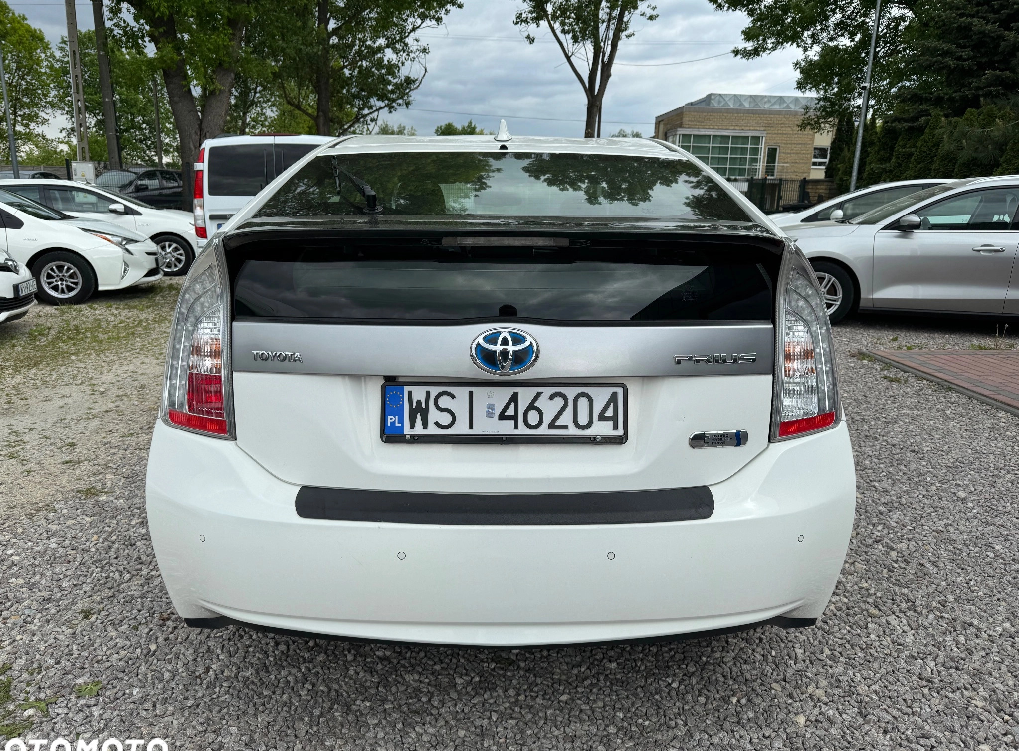 Toyota Prius cena 47900 przebieg: 215000, rok produkcji 2016 z Lębork małe 232